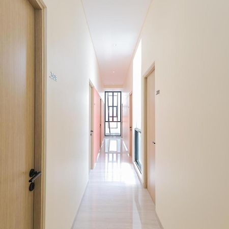 Sans Hotel Clover Ace Surabaya By Reddoorz Bagian luar foto