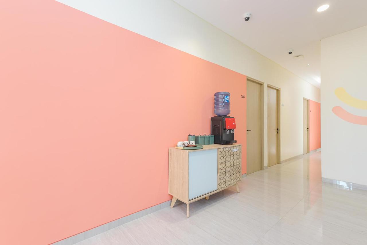 Sans Hotel Clover Ace Surabaya By Reddoorz Bagian luar foto