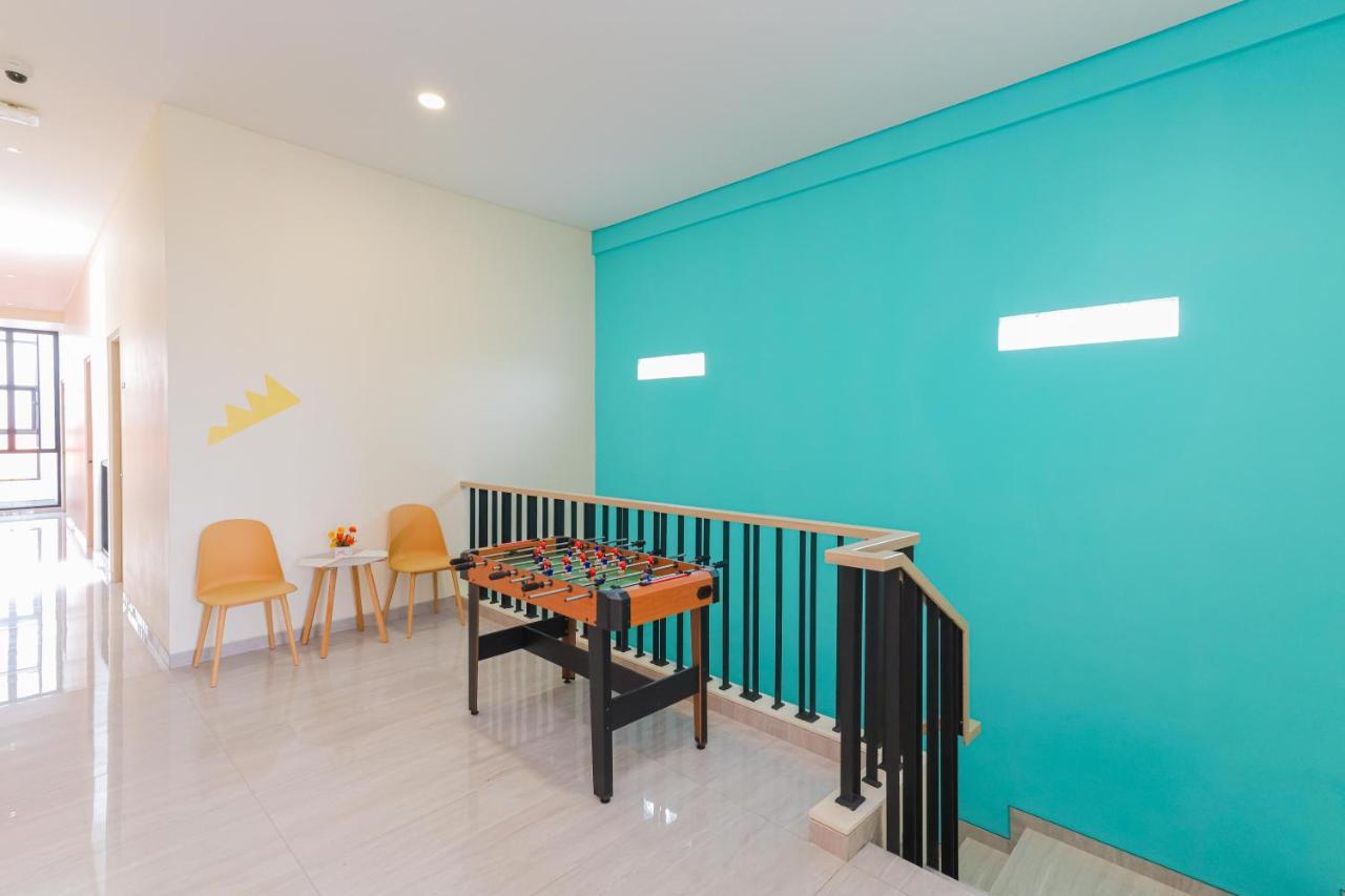 Sans Hotel Clover Ace Surabaya By Reddoorz Bagian luar foto