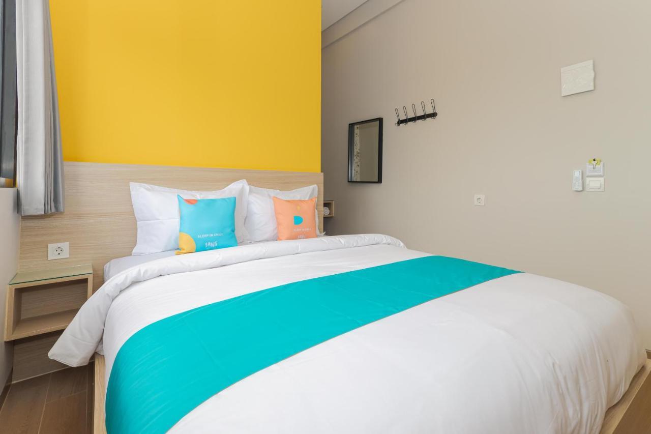 Sans Hotel Clover Ace Surabaya By Reddoorz Bagian luar foto